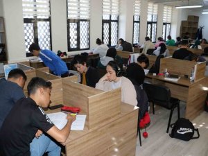 Sınavlara Okuma Evlerinde Hazırlanıyorlar