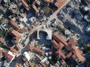 Üreten Kadınlar, Depremzedeler İçin Canlı Yayında Yardım Kampanyası Yapacak