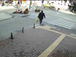Kalp Krizi Geçiren Taksicinin O Anları Güvenlik Kamerasına Yansıdı