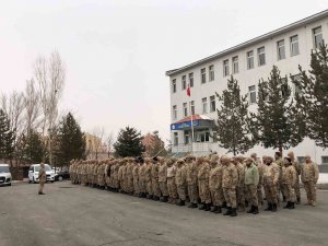Ağrı’dan Deprem Bölgesine 152 Astsubay Ve Güvenlik Korucusu Gönderildi