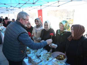 Çorumlu Kadınlar Depremzedeler İçin Tek Yürek Oldu