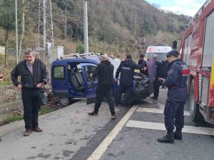 Otomobilde Sıkışan Yaralıları Kurtarmak İçin Zamanla Yarıştılar