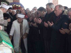 Memleket Partisi Genel Başkan Yardımcısı Özel, Kızını Son Yolcuğuna Uğurladı