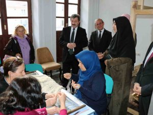 Olgunlaşma Enstitüsü Kadın Kursiyerleri Sertifikalarını Aldı