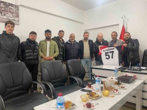 Türkeli’de Depremzede Çocuklar İçin Sahaya Oyuncak ‘Yağacak’