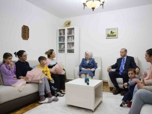 Cumhurbaşkanı Erdoğan, Depremzede Aileyi Ziyaret Etti