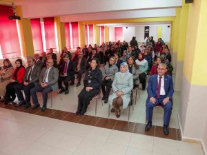 Kütahya’da Depremzede Kadınlara Yönelik Konferans