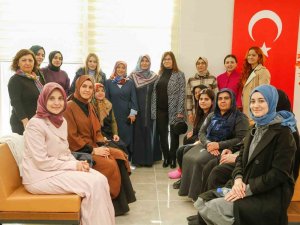 Bayburt Üniversitesi Kadınlar Gününü Depremzedelerle Birlikte Kutladı