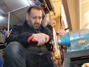 Zeytinde Budama Hazırlıkları Başladı, Testere Bilemeye Talep Arttı