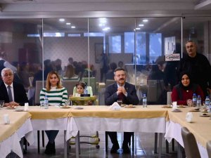 Vali Aksoy Depremzede Vatandaşlarla Yemekte Buluştu