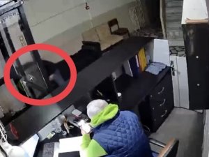 Otele Müşteri Gibi Girdi, 16 Bin Tl Değerinde Cep Telefonu Çalarak Kayıplara Karıştı
