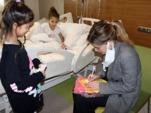 Dizi Oyuncuları Depremzede Çocuklarını Unutmadı