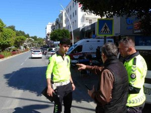 Yaya Geçidinden Geçen Yaşlı Alman Kadına Motosikletli Kurye Çarptı