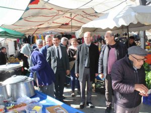 Köyceğiz’de Depremzedeler Yararına Pazarda Satış Gerçekleştirildi