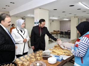 Vali Kızılkaya, Hayır Çarşısını Gezdi