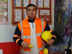 Yüzde 52 Duyma Engelli Olmasına Rağmen Enkazdan 7 Can Kurtardı