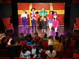 Depremzede Çocuklara Tiyatro Gösterisi