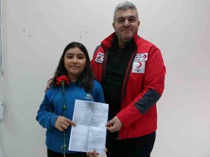 Minik Eylül’ün Duygu Yüklü Mektubuyla 300 Öğrencinin Yüzü Güldü