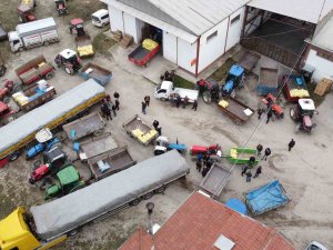 Duyan Traktörüne Binip Buraya Geldi