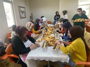 Pursaklar’ın Hanımları Depremzedeler İçin Harıl Harıl Çalışıyor