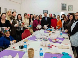 Sü’de Depremzedeler İçin Tekstil Ürünleri Ve Oyuncaklar Hazırlanıyor