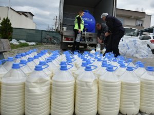 Süt Üreticilerinden Depremzedelere Süt Desteği