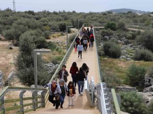 Depremzede Kadınlar Mersin’in Tarihi Ve Kültürel Yerlerini Gezdi