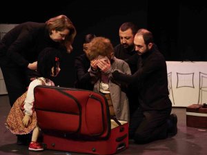 Antalya Şehir Tiyatrosu’ndan Yetişkinler İçin Kukla Oyunu