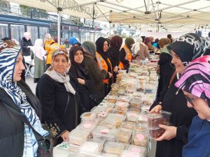 Evde Pişirip Depremzedeler İçin Satıyorlar