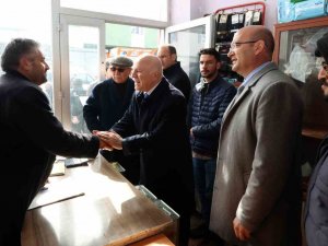 Başkan Sekmen Karayazı’nın 40 Yıllık Tapu Sorununu Çözdü