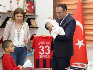 Başkan Yılmaz, Gaye İ̇lay Bebekle Buluştu