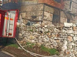 2 Katlı Ev Çıkan Yangında Kullanılamaz Hale Geldi