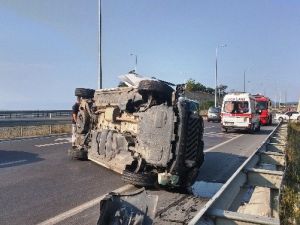 Otomobil Tünel İçinde Takla Attı: 4 Yaralı
