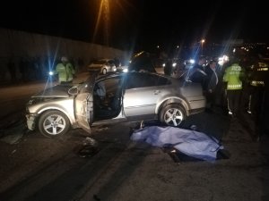 Karşı Şeride Geçen Otomobil Cipe Çarptı: 2 Ölü, 4 Yaralı