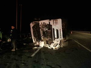 Kuzey Marmara Otoyolu’nda Yabancı Plakalı Tır Devrildi