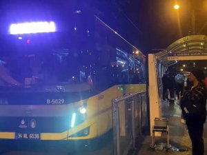 Cevizlibağ’da Tramvay Raydan Çıktı, Seferler İ̇ett Otobüsleri İle Yapıldı