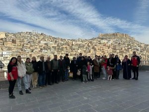 Depremzede Aileler, Öğrenciler Rehberliğinde Mardin’i Gezdi