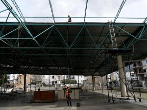 Davutlar Kapalı Pazar Yeri’nin Çatısı Yenileniyor