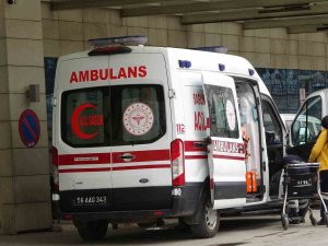 Motosiklet İle Otomobille Çarpıştı: 1 Ağır Yaralı