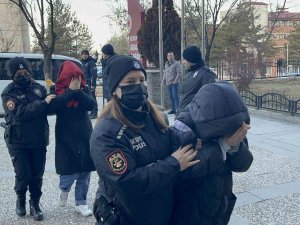 Sahte Araç Kiralama Sitesi Açarak 39 Kişiyi Dolandırdılar