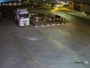 Gökyüzü Aydınlandı, Tır Beşik Gibi Sallandı