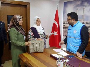 20 Yılda Biriktirdiği Umre Parasını Depremzedeler İçin Bağışladı