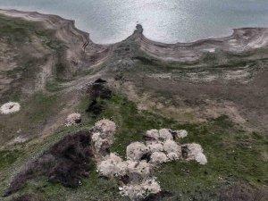 Sazlıdere Gölü Definecilerin Köstebek Yuvasına Döndü