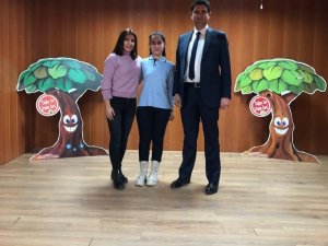 Ortaokul Öğrencisi Yağmur Bilgiç, ‘İ̇stiklal Marşı’nı Ezbere Okuma Yarışması’nda İl Birincisi Oldu