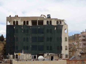 Mardin’de Şimdiye Kadar 29 Milyon Lira Harcandı, Bir Betonarme Daha Yıkıldı