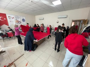 Seyhanlı Kadınlar Depremzedeler İçin Üretiyor