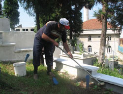 Mezarlıklar Bayrama Hazır