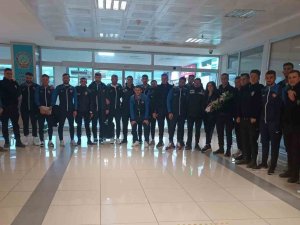 İ̇skenderun Kafilesi Van’da Çiçeklerle Karşılandı