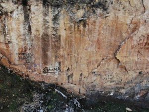 Fayın Üzerine Sevgililerinin İsimlerini Yazdılar