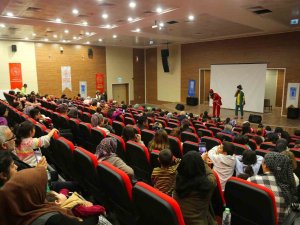 Tuşba Belediyesinden Depremzedeler İçin Etkinlik
